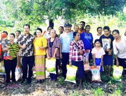 Jaring Aspirasi Bersama Warga Kelurahan Karang Sirih, Anggota DPRD Jahanis Lakapu Beri Bantuan Sembako